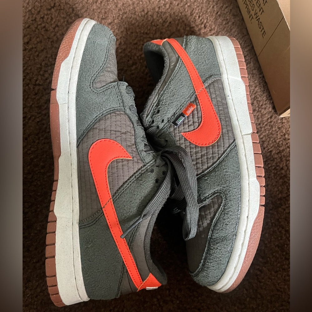 NIKE DUNK LOW SE (GS) , SIZE 6Y , SEQUOIA/ORANGE-MEDIUM OLIVE , gently worn